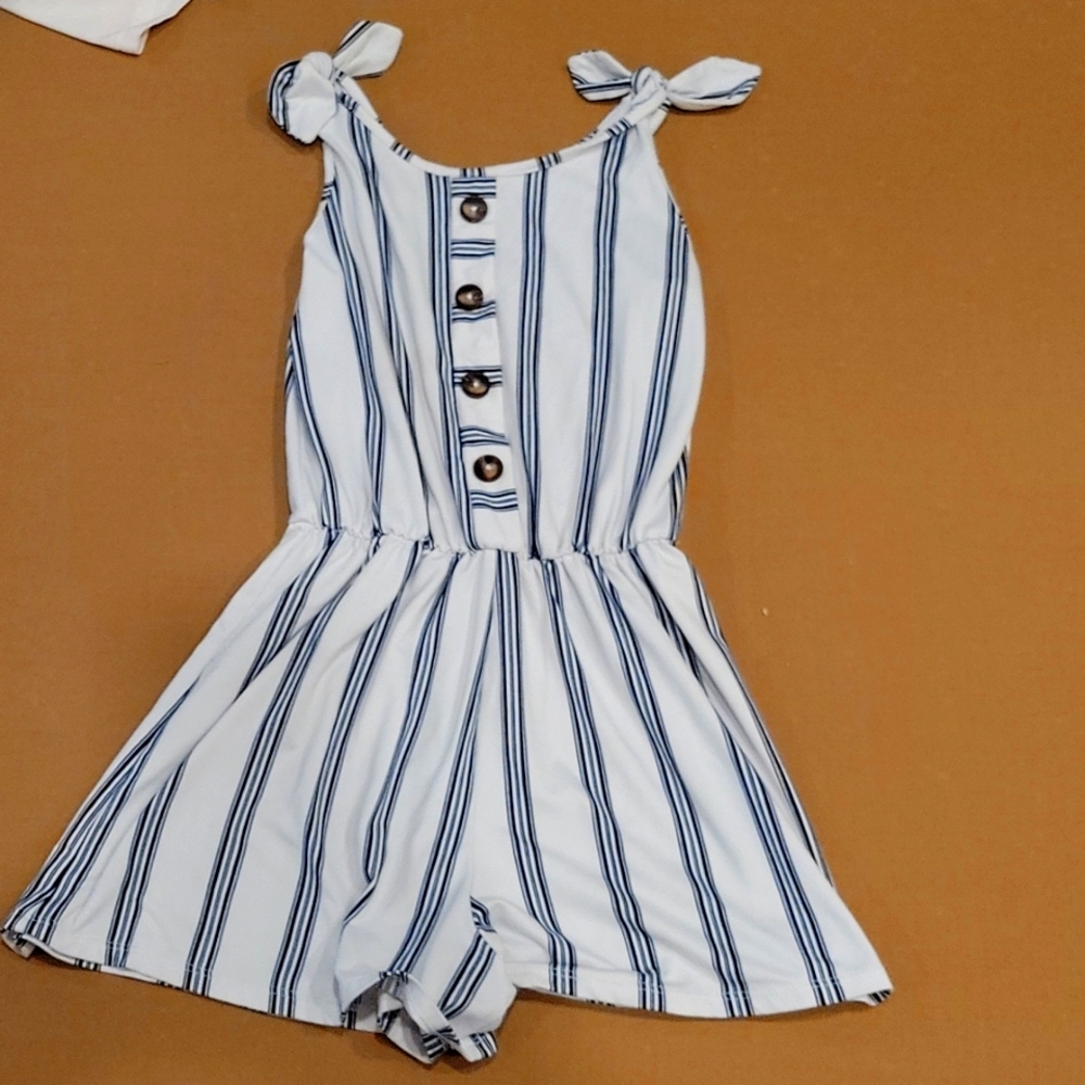 Stripe Romper with Ties on Shoulder Size 7/8